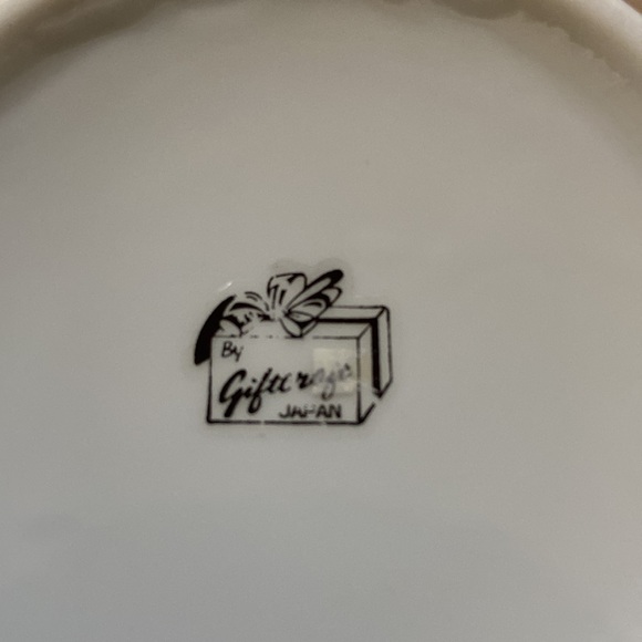 NIB Tea Mug with infuser and lid. Winter themed. - Picture 8 of 8